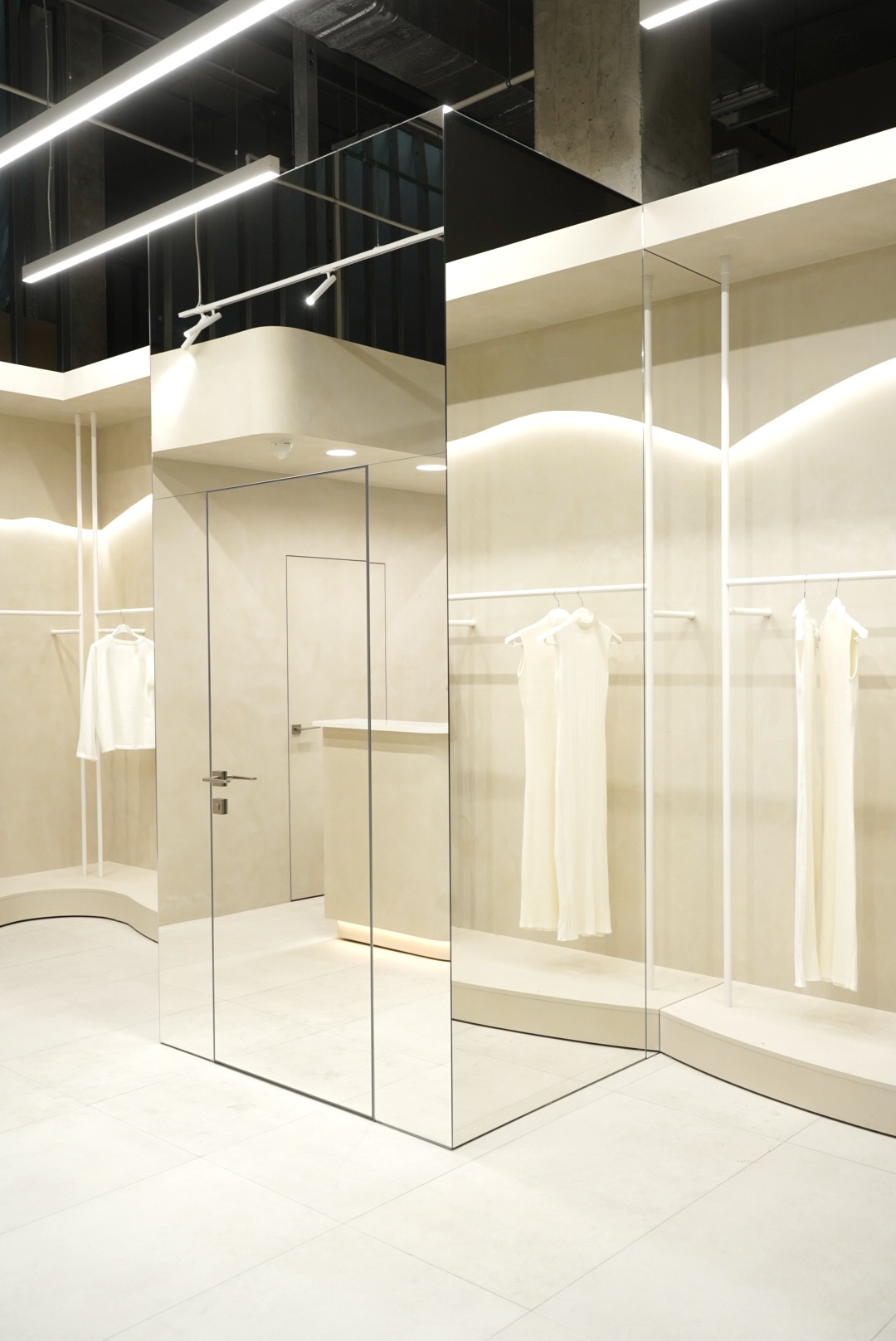 AVIAMALL — 6